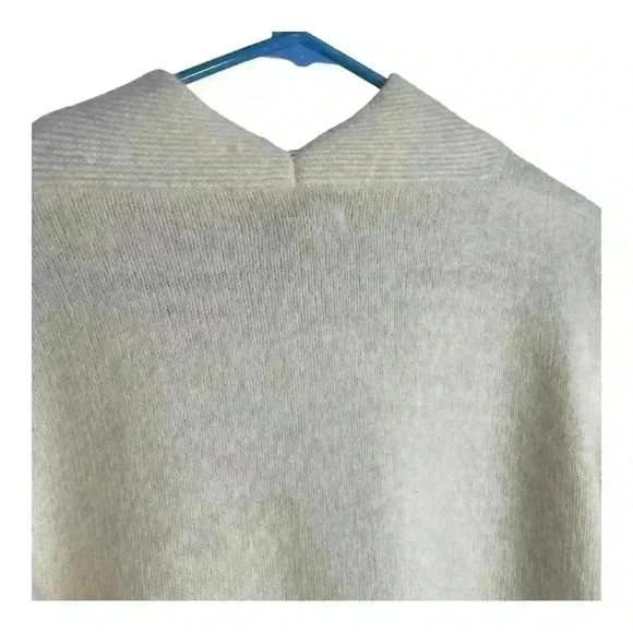 Yarnworks vintage winter white 80’s Wool Angora Blend SOFT v-neck Sweater SZ-M - Picture 5 of 6